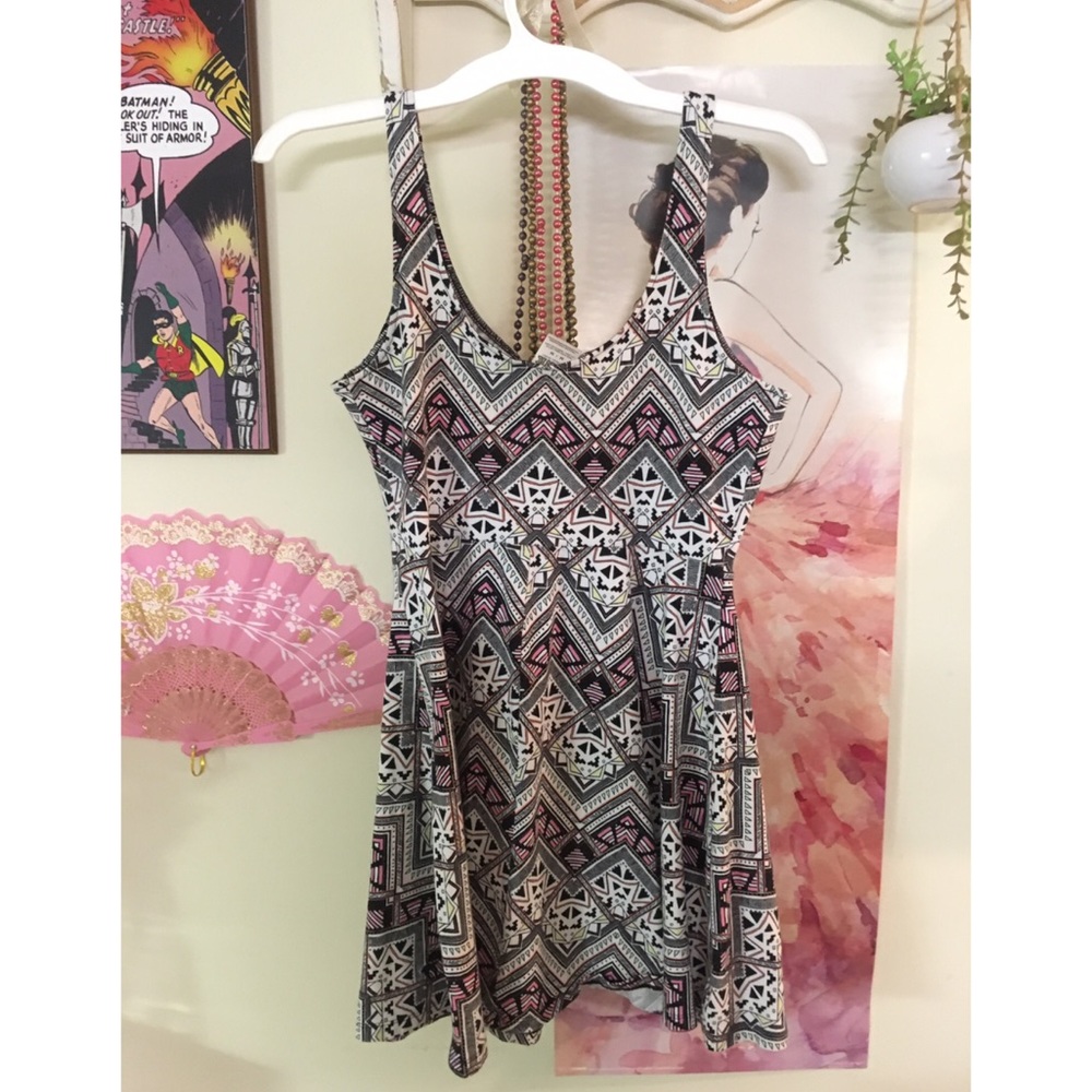 Victoria’s Secret Skater dress Size M Medium Aztec Geometric pattern multi - Picture 2 of 3